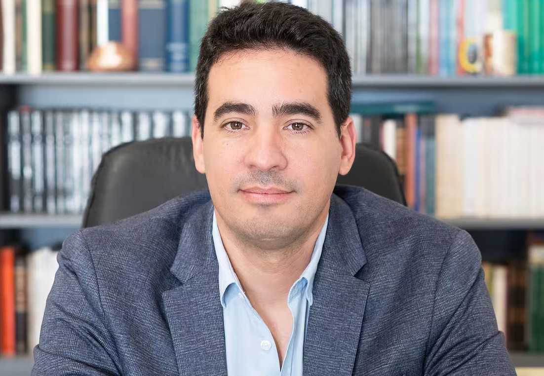 Quién es Adrián Ravier, el nuevo vocero presidencial