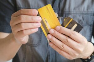 ¿Qué hacer si te entra un pago desconocido en tu tarjeta de crédito? A quién llamar fuera del horario bancario