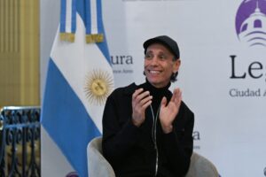 Héctor Maduri, el primer sinestésico reconocido por ley en Buenos Aires: “Vemos sonidos, colores y aromas”