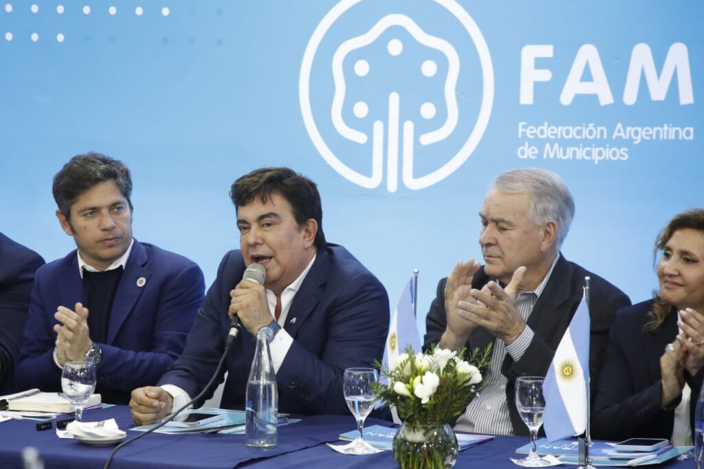 Fernando Espinoza: “La gente se endeuda para comprar comida y pagar la luz, no para comprar televisores”