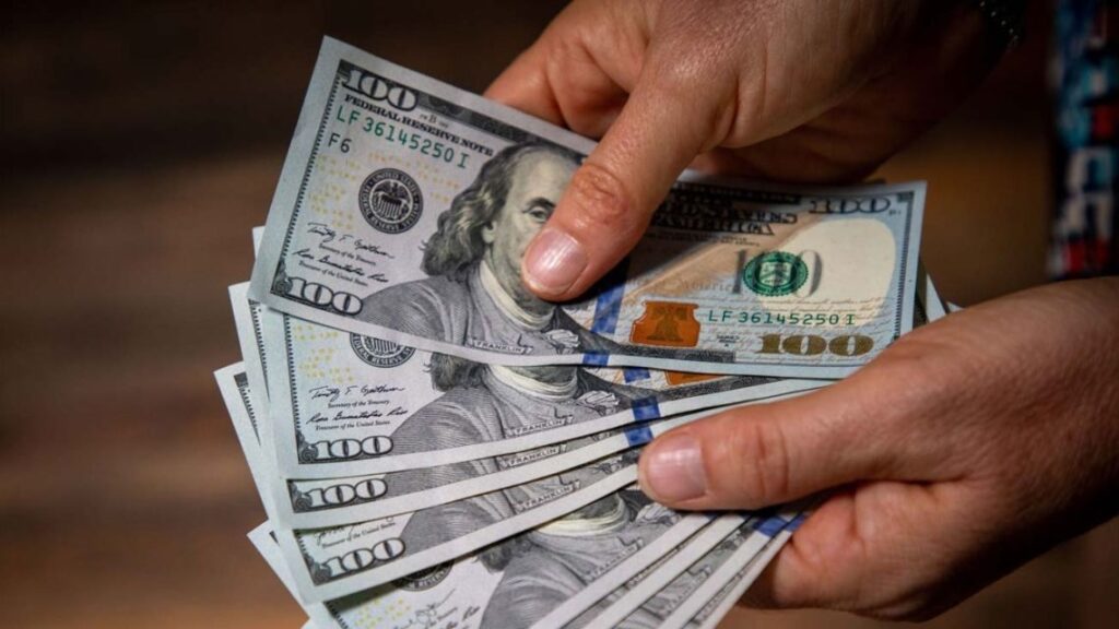Por qué sube el dólar y cómo puede afectar que aumente $5 en un solo día