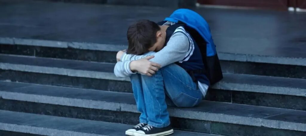 Crisis económica y jóvenes en el AMBA: más de la mitad debió pedir dinero prestado y 6 de cada 10 redujeron gastos