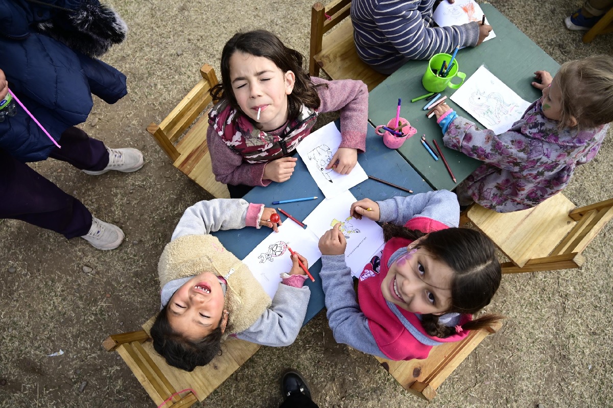 Celebrar y ayudar en el Día de la Niñez: propuestas para compartir