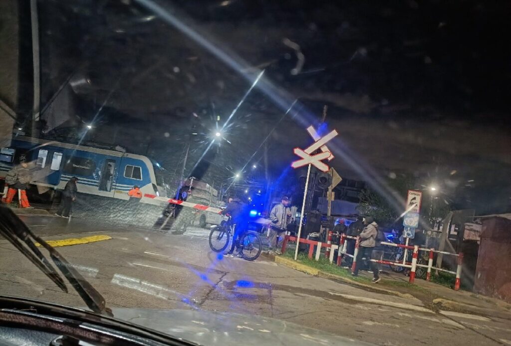 Investigación en Castillo: Murió una mujer tras ser embestida por el tren Belgrano Sur