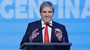 Luis Caputo viajó a Estados Unidos para participar del G20 y presentó su nueva declaración jurada
