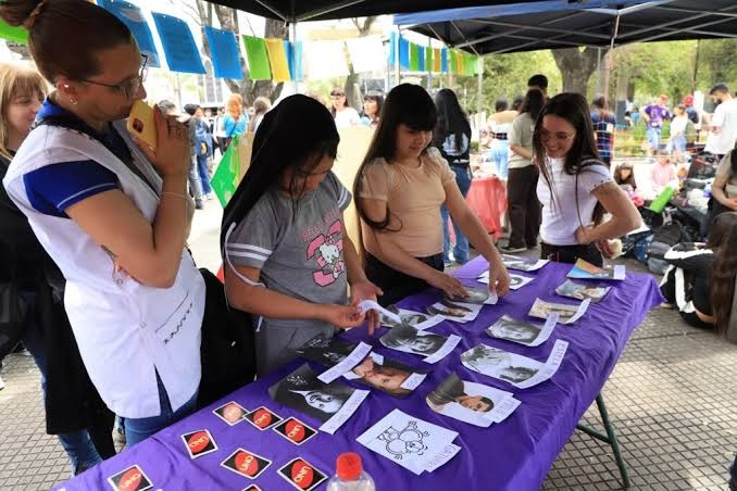 Cientos de niñas, niños y jóvenes juntos en la Plaza por los Derechos de la Niñez